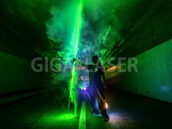 デュアルグリーンレーザー