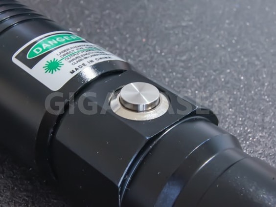 グリーンレーザーポインターX900G スイッチボタン部分