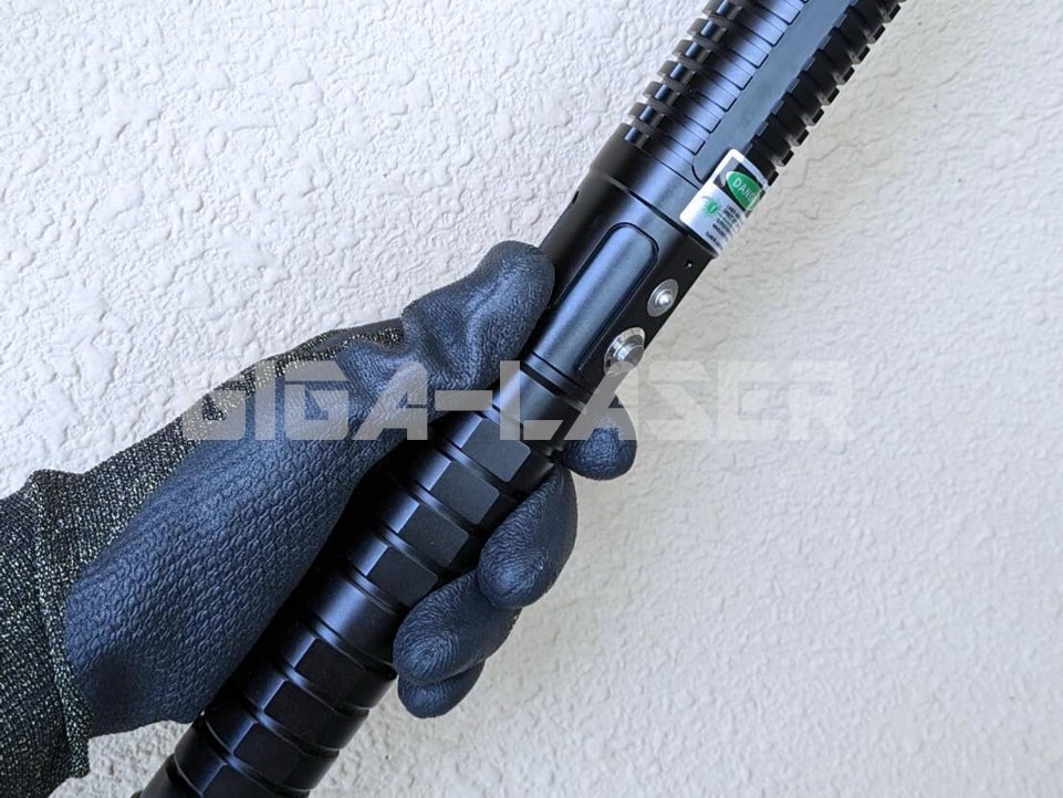 グリーンレーザーポインターX800G手に持ったとき