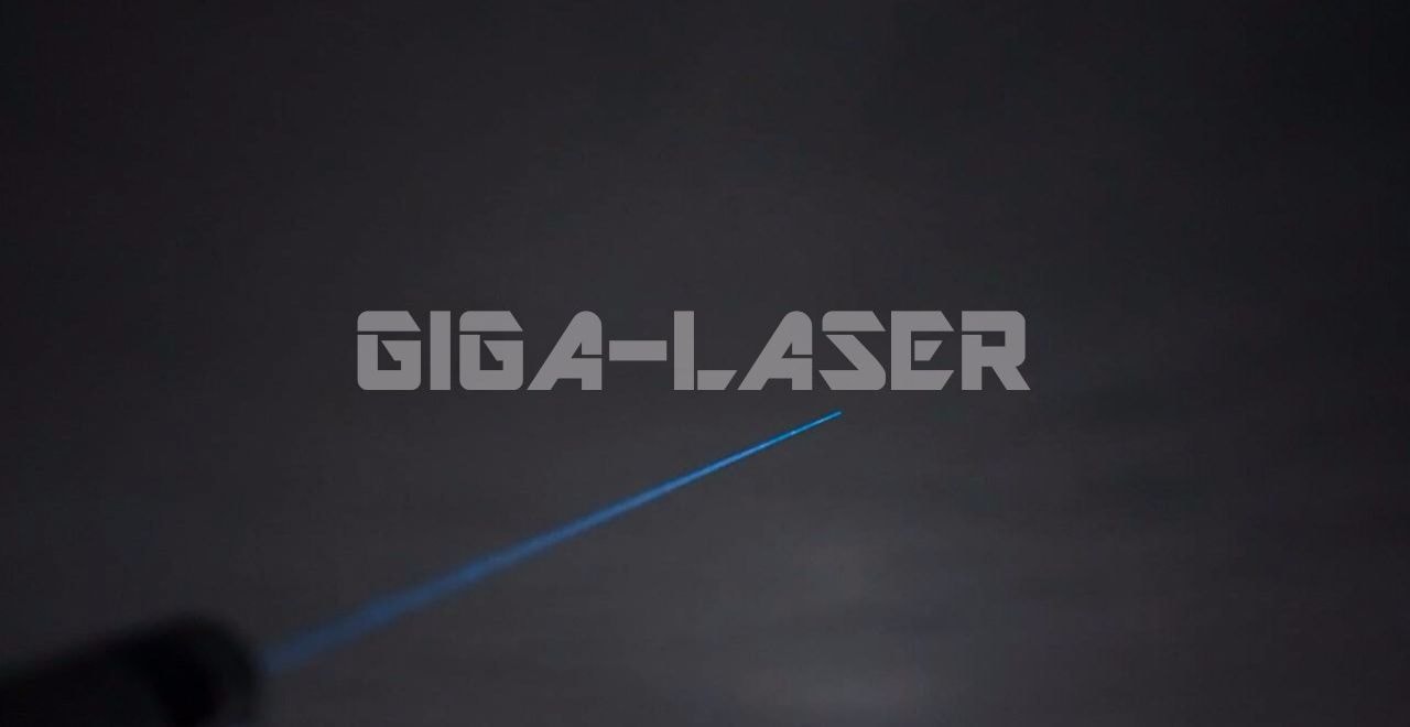 シアンレーザーCSP485による夜空へのレーザー照射パターン２