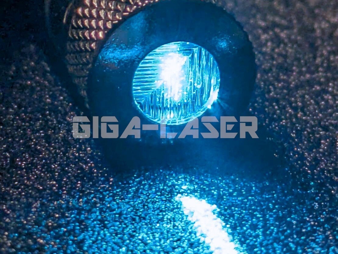 CSP485ブルーレーザーポインターがレンズアダプタをつけている